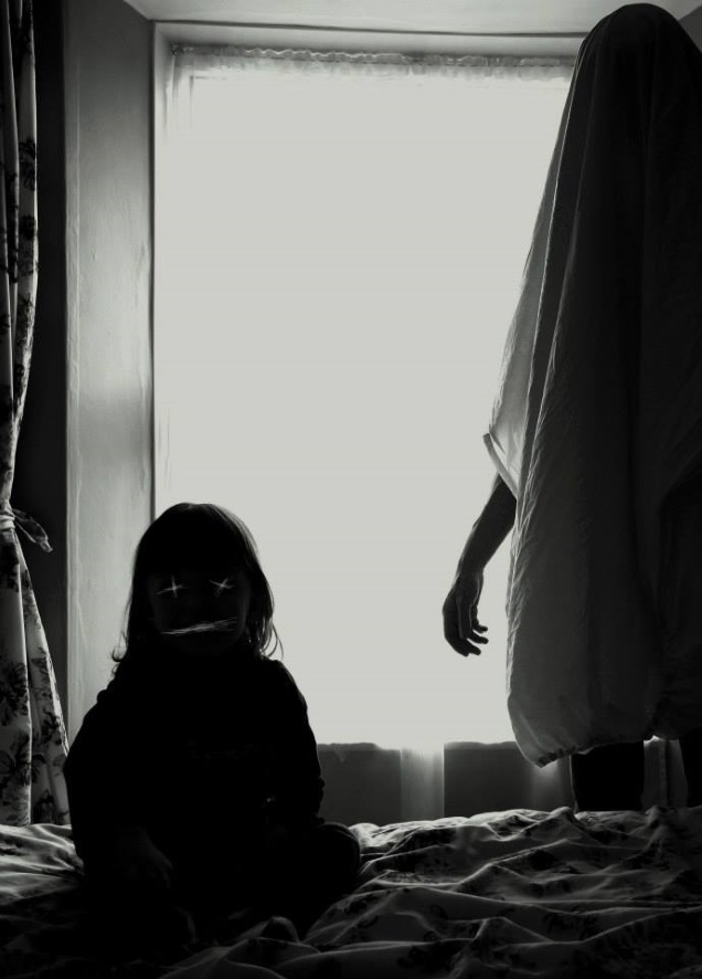 THE NOISES WE MAKE WHEN NO ONE IS AROUND cover