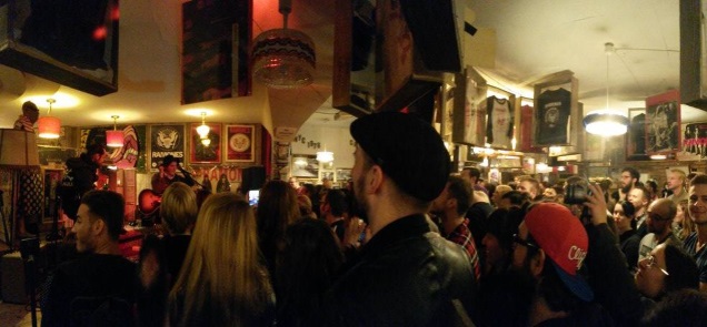 THE GASLIGHT ANTHEM - "Misery" acoustically in the RAMONES Museum 1 RAMONES Museum